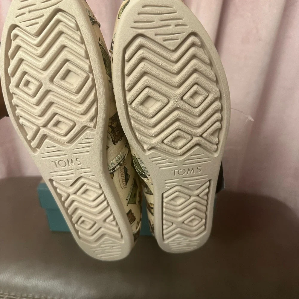 TOMS Women's Printed Canvas Loafers - Cream and Brown - Picture 3 of 3